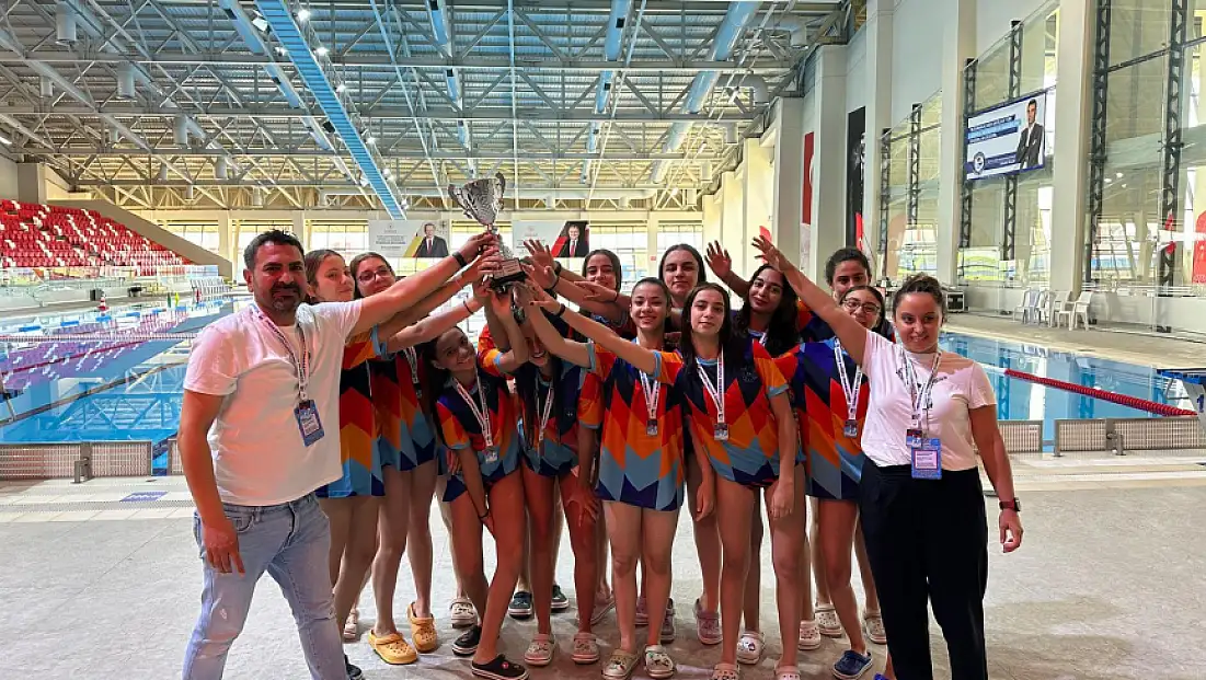 Elazığ Gençlik ve Spor Kulübü Kadın Su Topu Takımından büyük başarı
