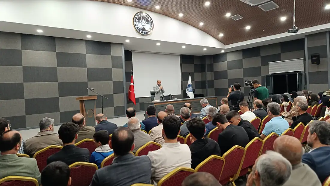 ‘Namaz ve Direniş’ konferansı yoğun katılımla gerçekleşti
