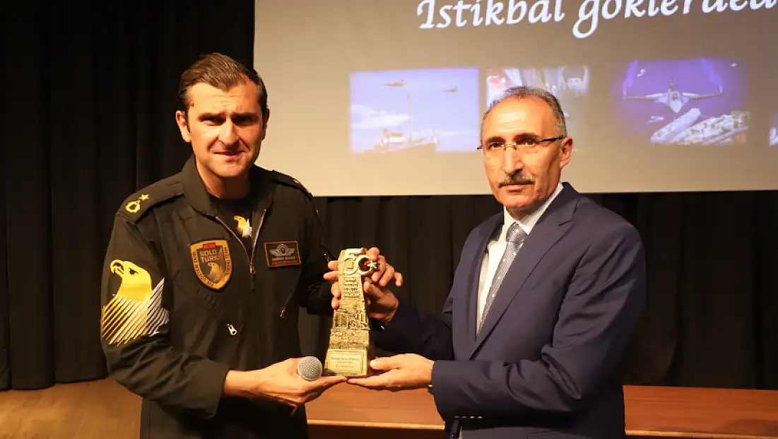 SOLOTÜRK ekibi öğrencilerle söyleşi programında buluştu