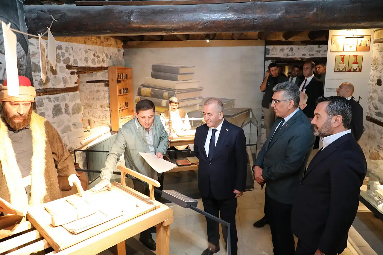 Vali Hatipoğlu ve Başkan Şerifoğulları, Elazığ Belediyesi'nin şehre kazandırdığı eserleri inceledi