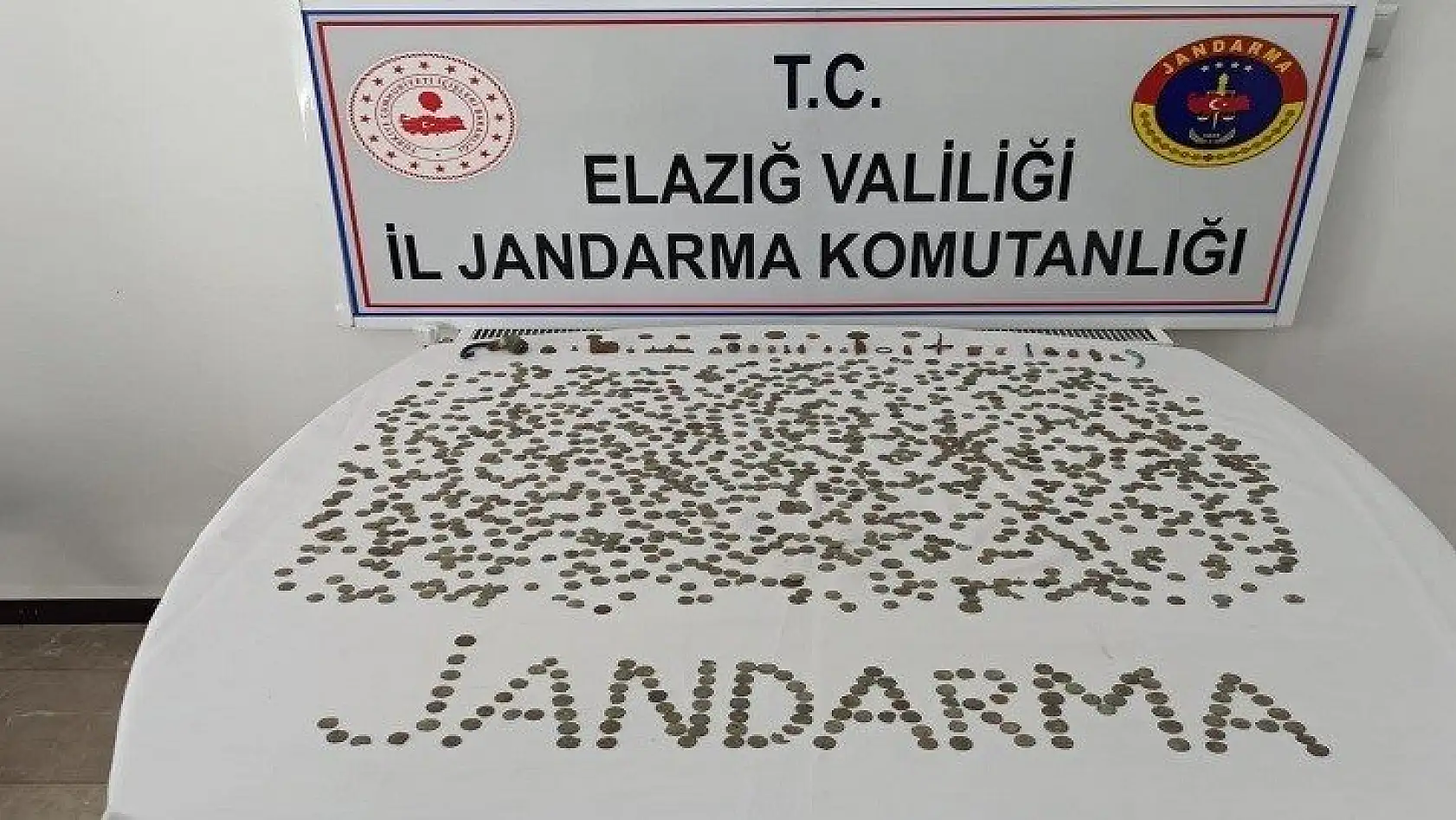 Elazığ'da Roma dönemine ait 1162 sikke ele geçirildi