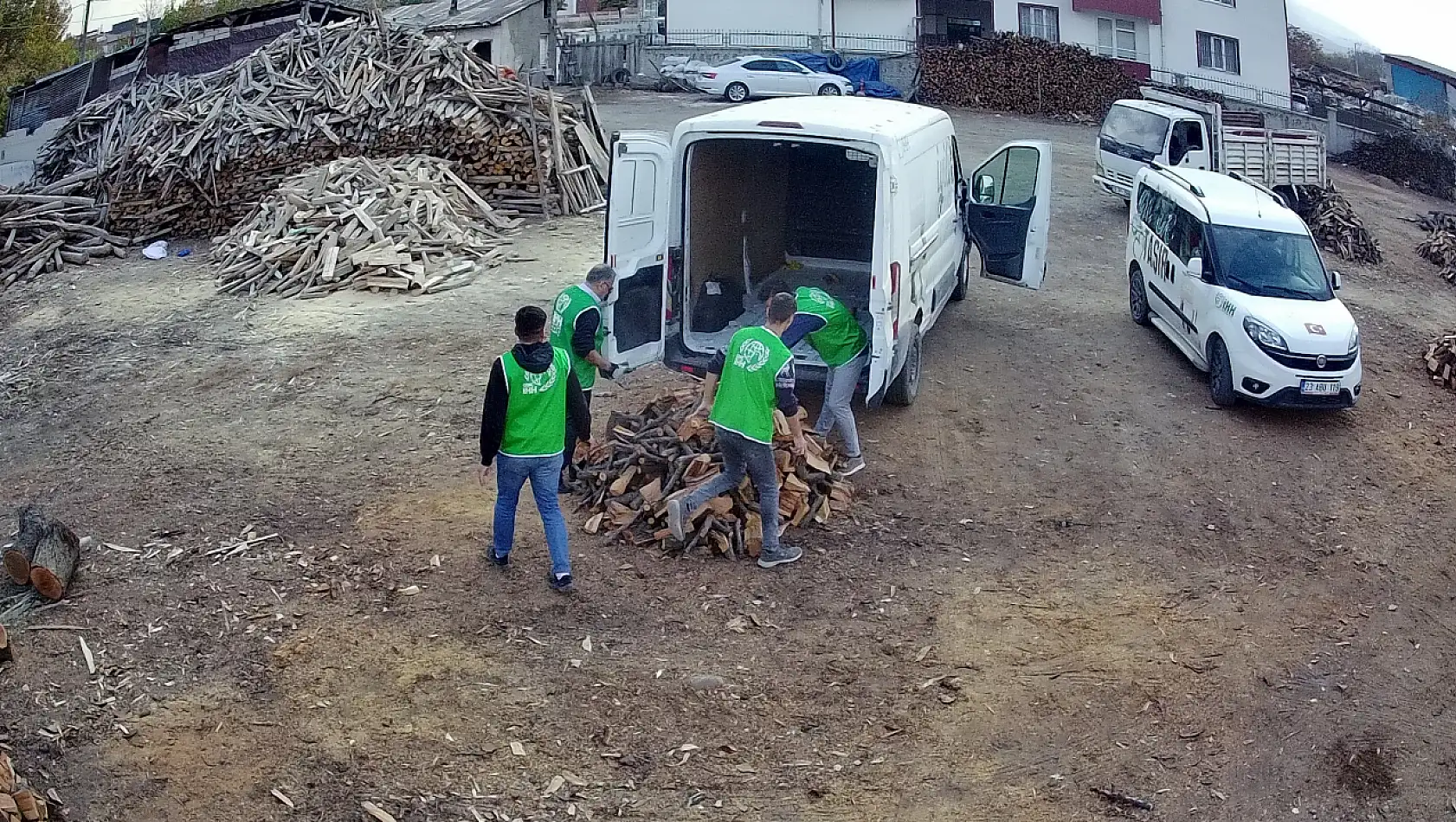 İHH Elazığ şubesinden yakacak yardımı