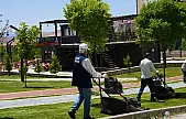 Elazığ Belediyesi'nden yeşil alanlarda yaz temizliği ve bakımı
