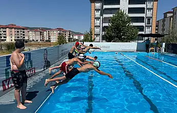 Çocuklar hem öğreniyor hem eğleniyor