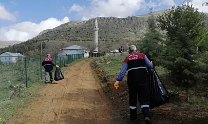 İl Özel İdaresi Fethi Sekin Külliyesi Çevresinde Temizlik Çalışması Yaptı