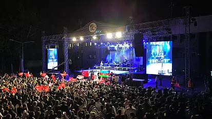 Fırat Üniversitesi 50. Yıl Festivali Azerin'in unutulmaz konseriyle sona erdi