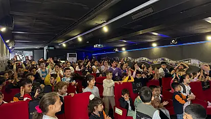 Gezen Sinema Tırı Elazığ'da binlerce çocuğu sinemayla buluşturuyor