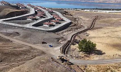 Afet konutları güneş enerjili içme suyu projesi hızla ilerliyor