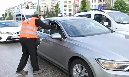 El Aksa Platformu Filistin ve Türk Bayraklı koku kartları dağıttı