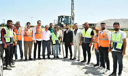 Milletvekili Keleş, Elazığ-Baskil yolunda incelemelerde bulundu