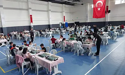 Palu'da bir ilk gerçekleşti ödüllü satranç turnuvası büyük ilgi gördü