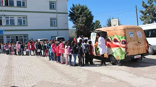 'Kantinbüs' kantini bulunmayan köy okulları için yollarda