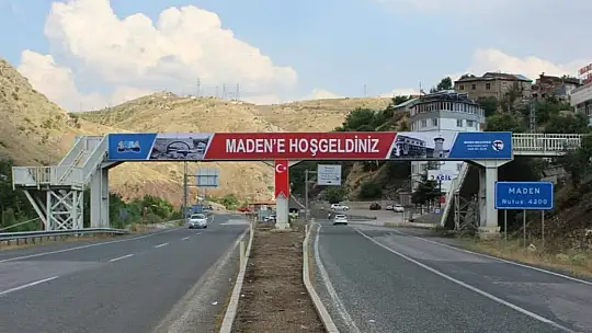 Belediye Başkanı İlçe Girişine Tabela Astırdı