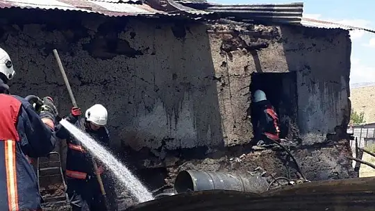 Aydıncık Köyünde Korkutan Yangın