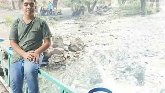 15 yaşındaki ikizleri korona virüs ayırdı