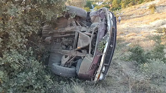 Yoldan çıkan otomobil uçuruma yuvarlandı: 5 yaralı