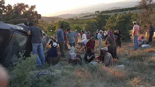 Yoldan çıkan otomobil uçuruma yuvarlandı: 5 yaralı