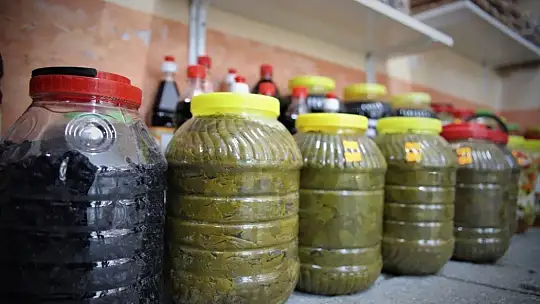 28 kadın bir araya geldi, yöresel ürünlerle pazara girdi