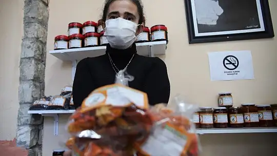 28 kadın bir araya geldi, yöresel ürünlerle pazara girdi