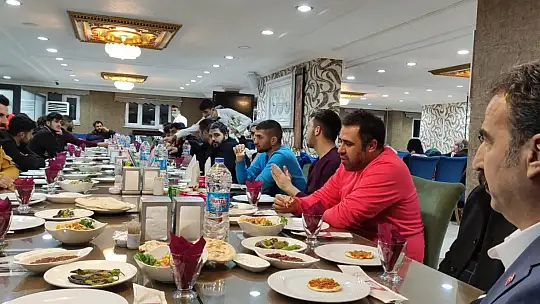 İş insanı Ercan'dan Sanayi Sitespor onuruna yemek