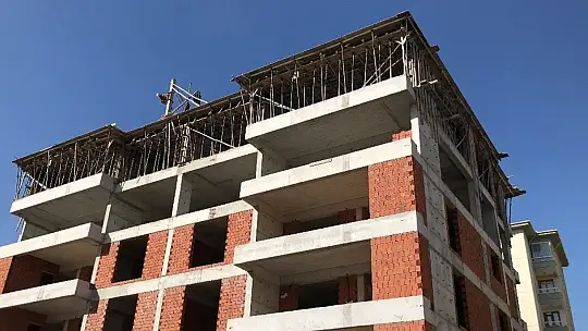 3. kattan düşen işçi ağır yaralandı