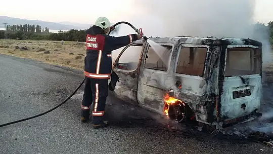 Ticari Araç Alev Alev Yandı