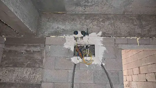 5 katlı binanın elektrik tesisatını çalan şüpheli tutuklandı