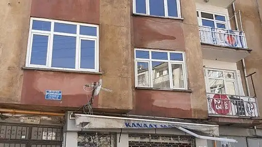 Boşaltılan binayı su bastı