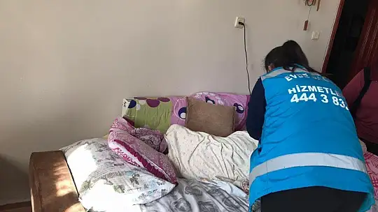 Taburcu edilen depremzedeler evlerinde ziyaret edildi