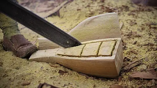69 yaşında, saz teknesi yapıp Fransa'ya bile satıyor