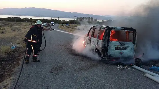 Ticari Araç Alev Alev Yandı