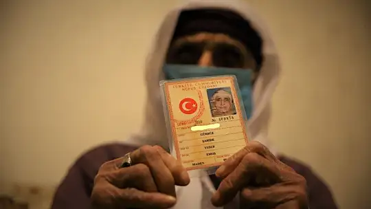 80 torunlu 102 yaşındaki Şahide nine, Covid-19'u evinde yendi