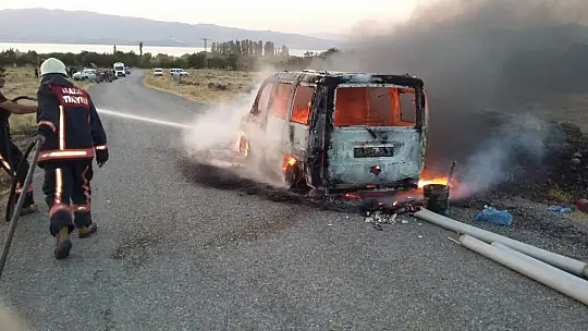Ticari Araç Alev Alev Yandı