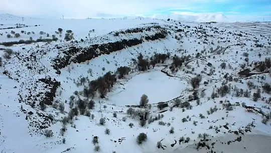 Ağın'da buz tutan tektonik Sülüklü göl, dron ile görüntülendi