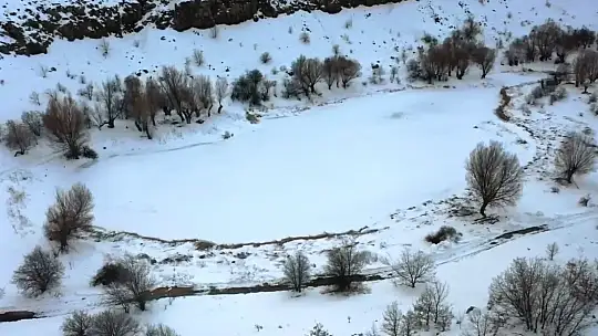 Ağın'da buz tutan tektonik Sülüklü göl, dron ile görüntülendi
