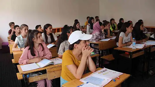 Ahıska Türkleri, öz vatanlarında Türkçe okuma ve yazma öğreniyor