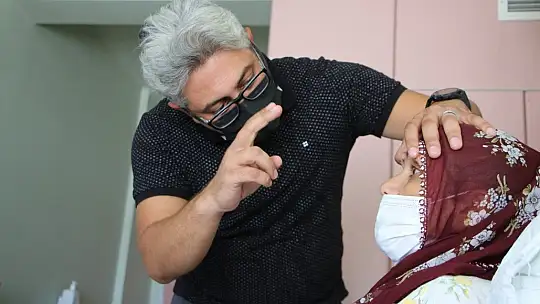 Ani inme geçiren kadın başarılı operasyonla yürümeye başladı