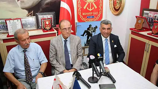 Babası Kıbrıs Harekatını başlatmıştı, oğlu Kıbrıs gazileriyle bir araya geldi