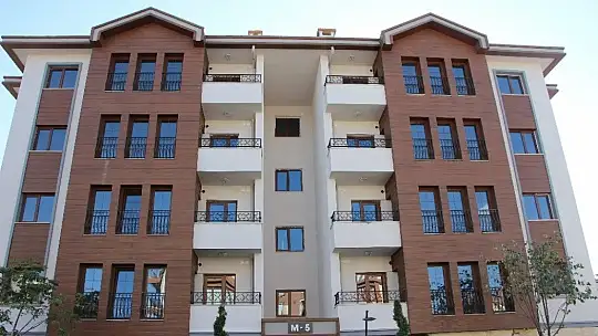 Bakan Kurum, 10 gün sonra hak sahiplerine verilecek konutları inceledi