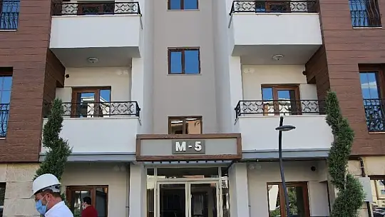 Bakan Kurum, 10 gün sonra hak sahiplerine verilecek konutları inceledi