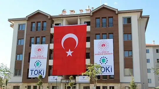 Bakan Kurum, 10 gün sonra hak sahiplerine verilecek konutları inceledi