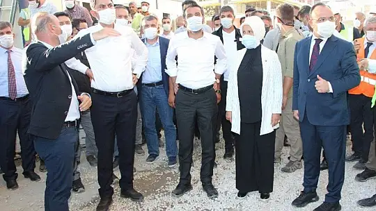 Bakan Kurum, 10 gün sonra hak sahiplerine verilecek konutları inceledi