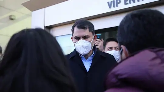Bakan Kurum, deprem konutlarını inceledi