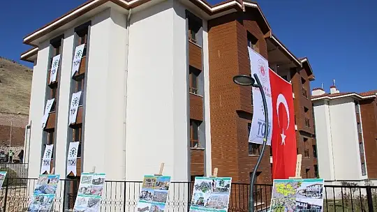 Bakan Kurum, tamamlanan deprem konutlarını inceledi