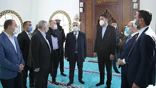 Bakan Kurum, tamamlanan deprem konutlarını inceledi