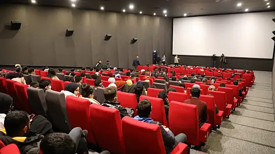 Başkan Şerifoğulları Gençlerle Kesişme İyi Ki Varsın Eren filmini izledi