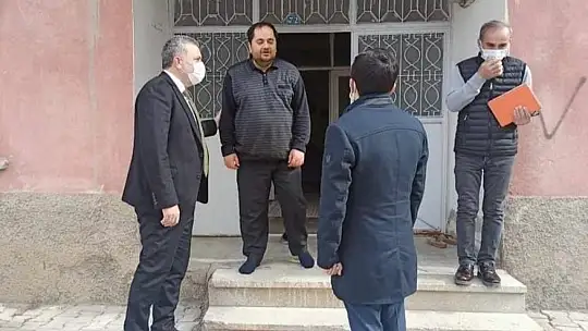 Baskil Kaymakamı Yılmaz, gazileri evinde ziyaret etti