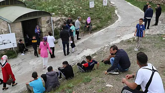 Bayram tatilinde vatandaşlar Harput'a akın etti