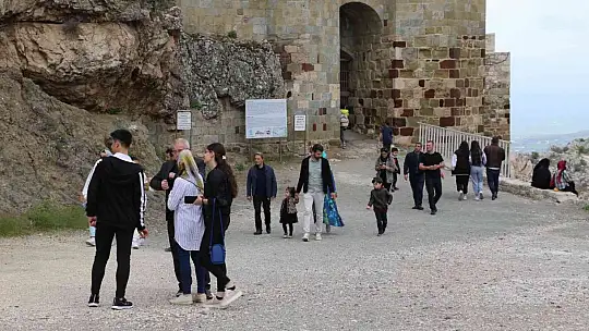 Bayram tatilinde vatandaşlar Harput'a akın etti