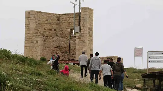 Bayram tatilinde vatandaşlar Harput'a akın etti